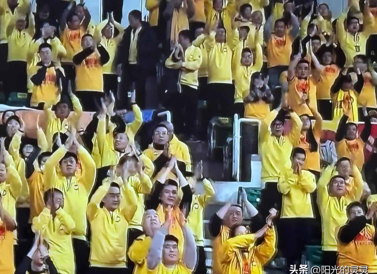 篮球职业赛事频频上演，球迷越发热情关注