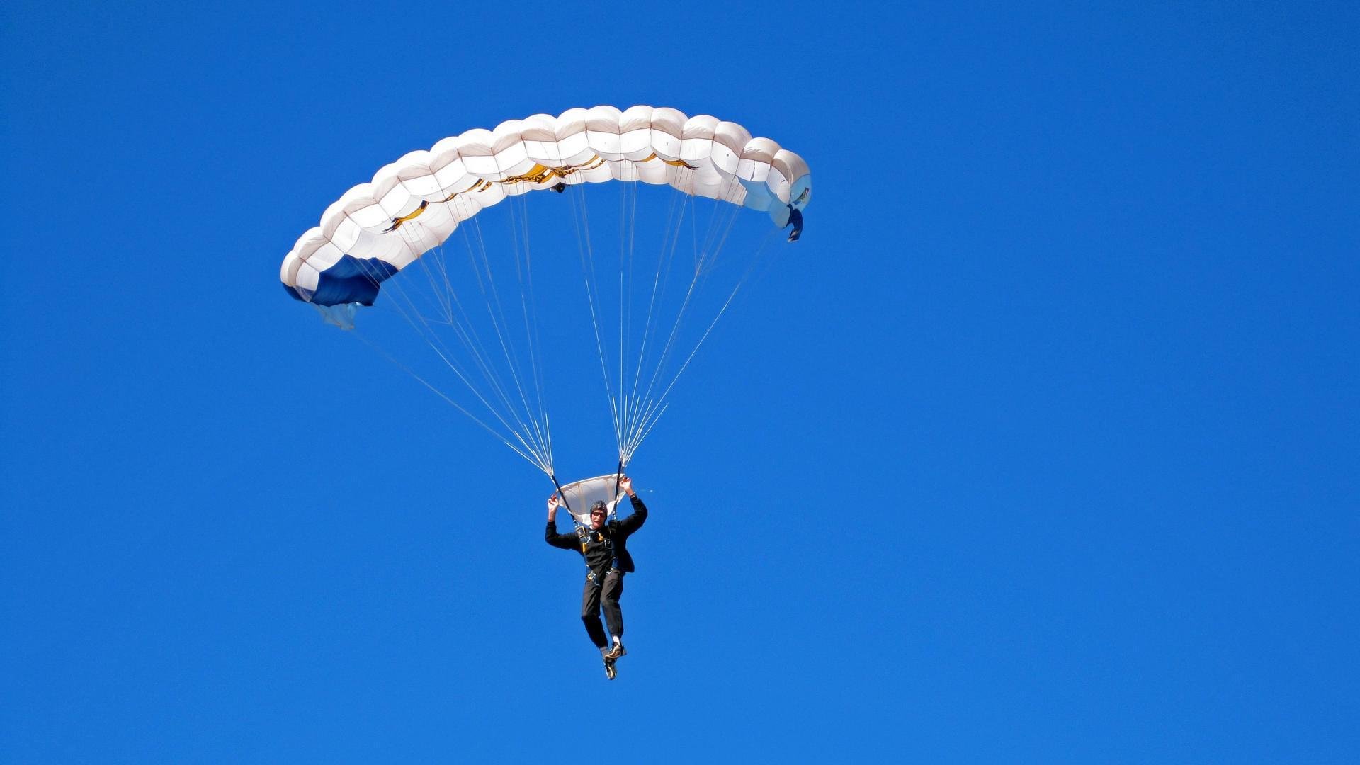 网球赛场焦点!美国队对阵瑞士队,强强对话引爆全球球迷关注
